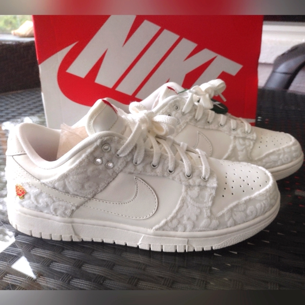 Nike Dunk Give Her Flowers Sneakers New In Box - Picture 3 of 8